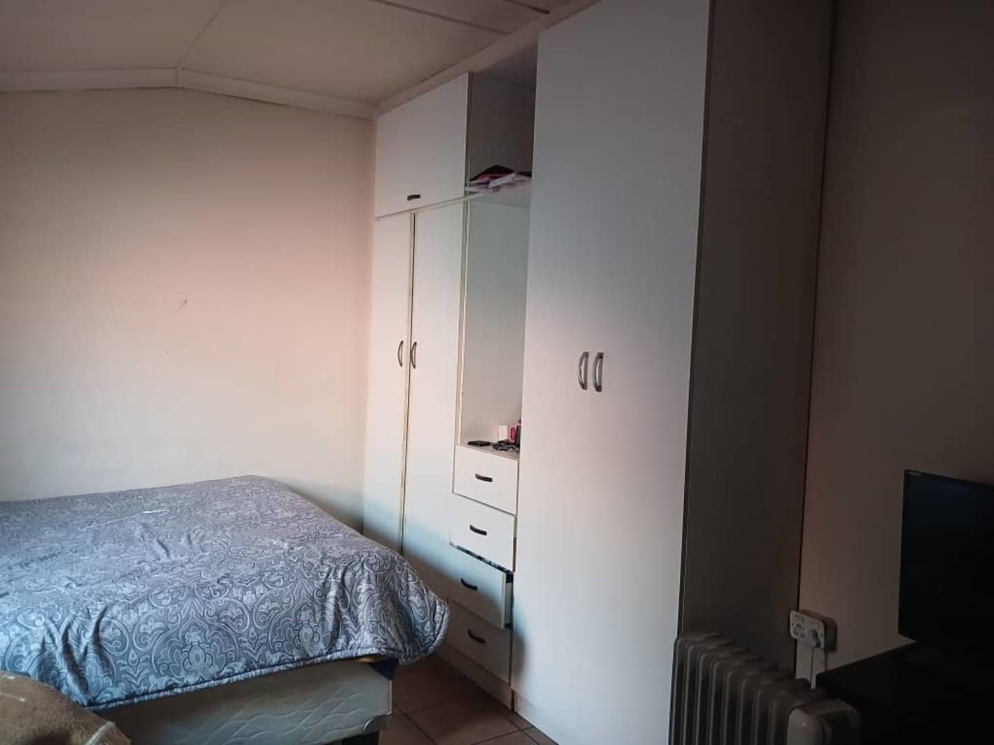712221_Bed3a.jpg